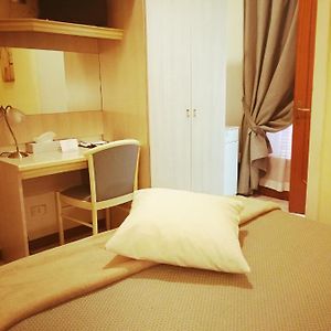 Camera grande con letto king size